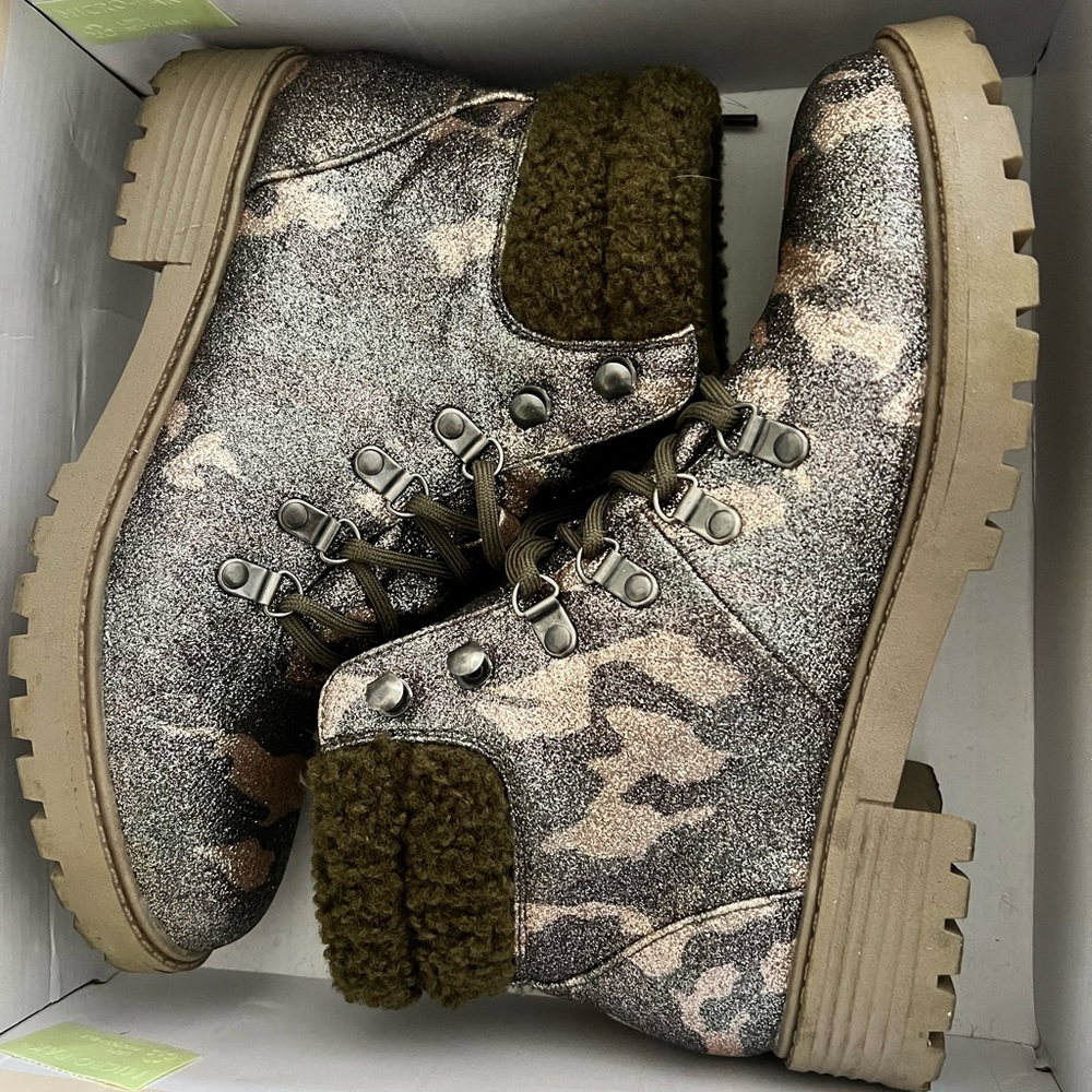 Not Rated Glam Combat Boots. Size 9.